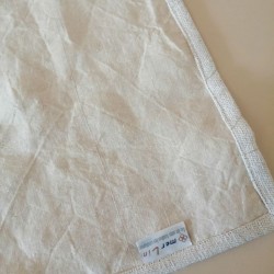 Arrière du chemin de table en lin