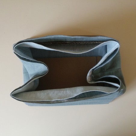 Corbeille en lin sur mesure démontée montrant sa structure rigide amovible, Atelier Merlin